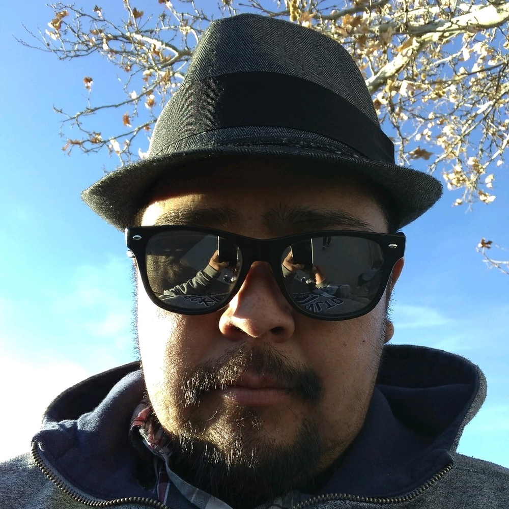 Meet your Posher, Derrick